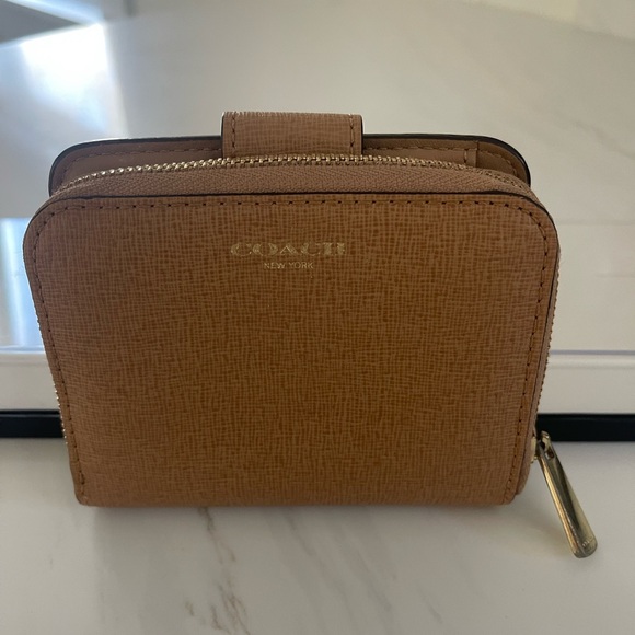 Coach Wallet Medium Zip Around in light Tobacco - Picture 1 of 11